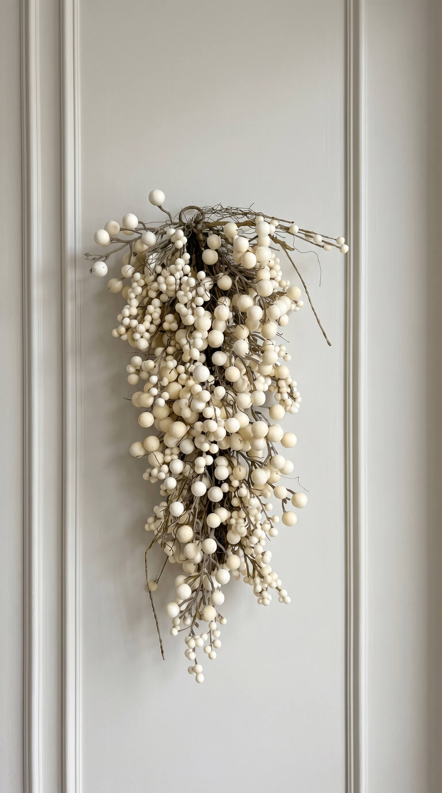 Cream Ivory Berry Teardrop 28"