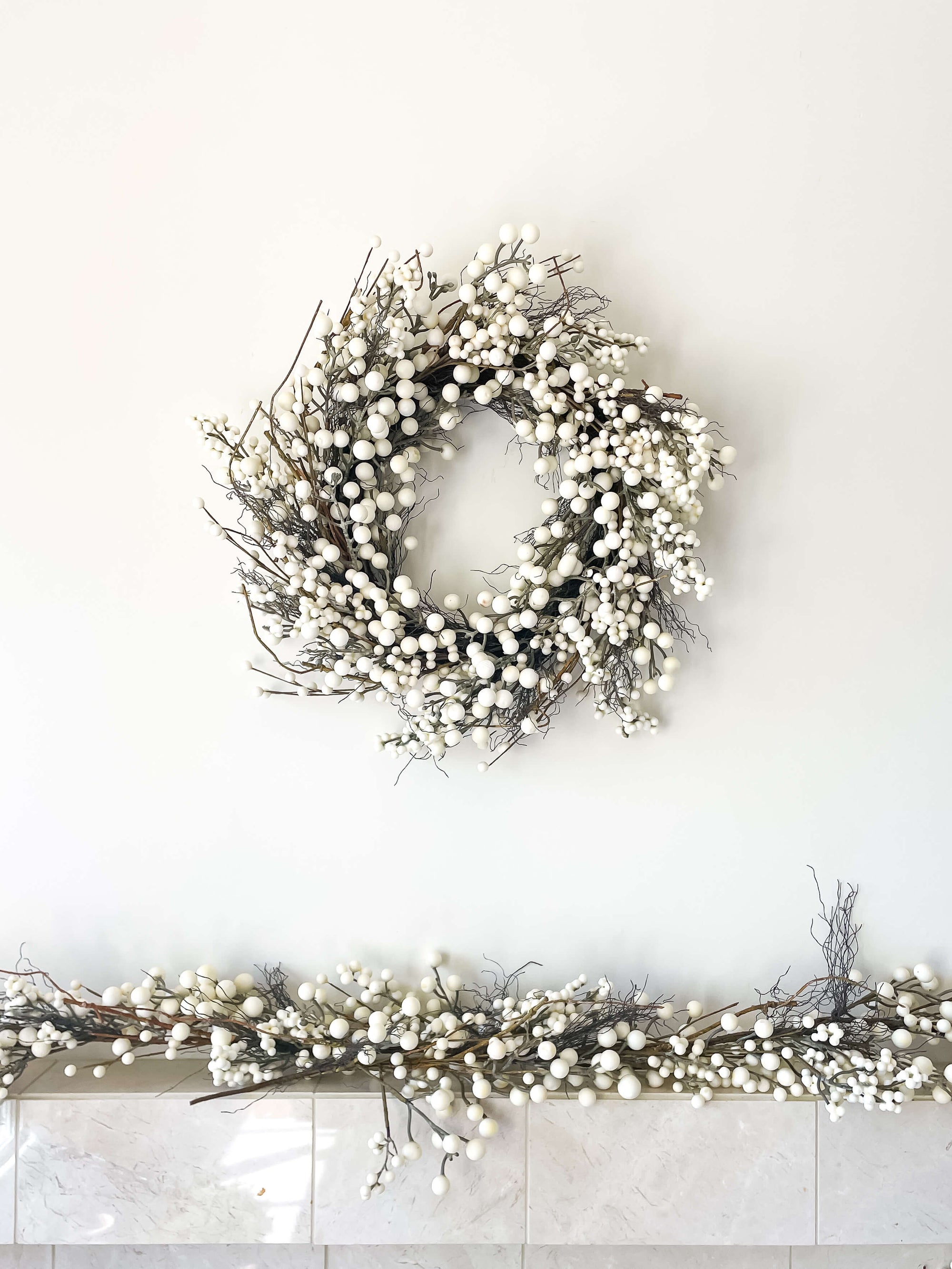 White Berry Wreath 24&quot;